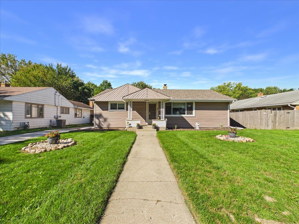 220 Fairview Boulevard — photo