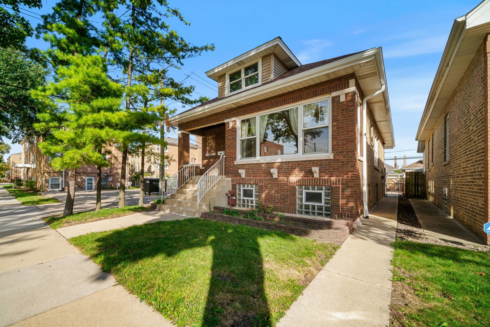 Home in Chicago, IL 60634 — photo 2