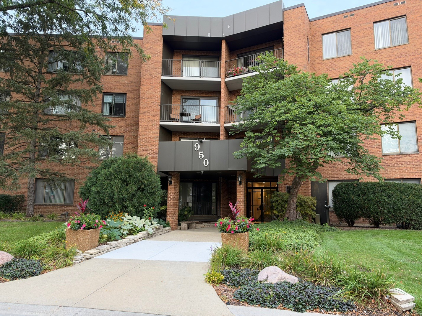 950 E Wilmette Road 121 — photo