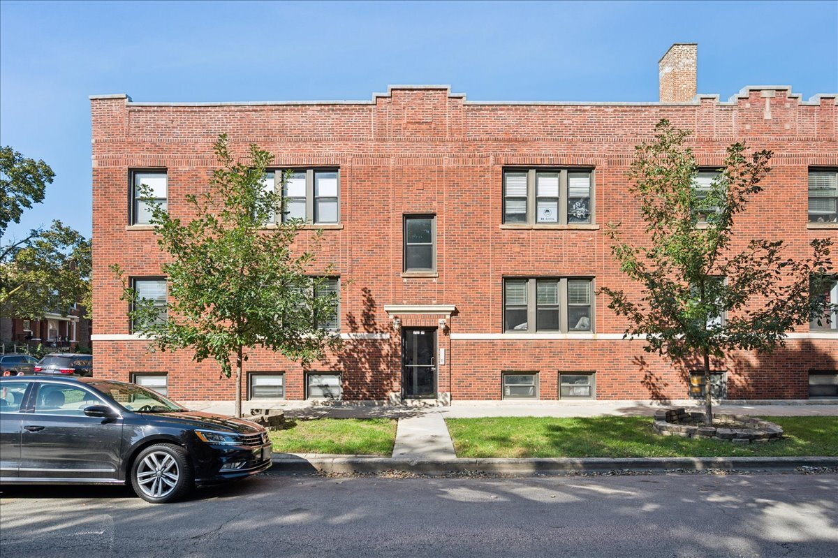 3318 W Byron Street Unit 1 — photo