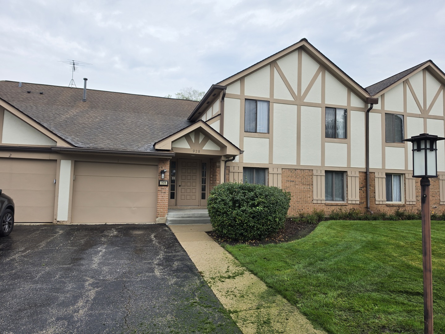 928 Surrey Drive Unit 2B — photo