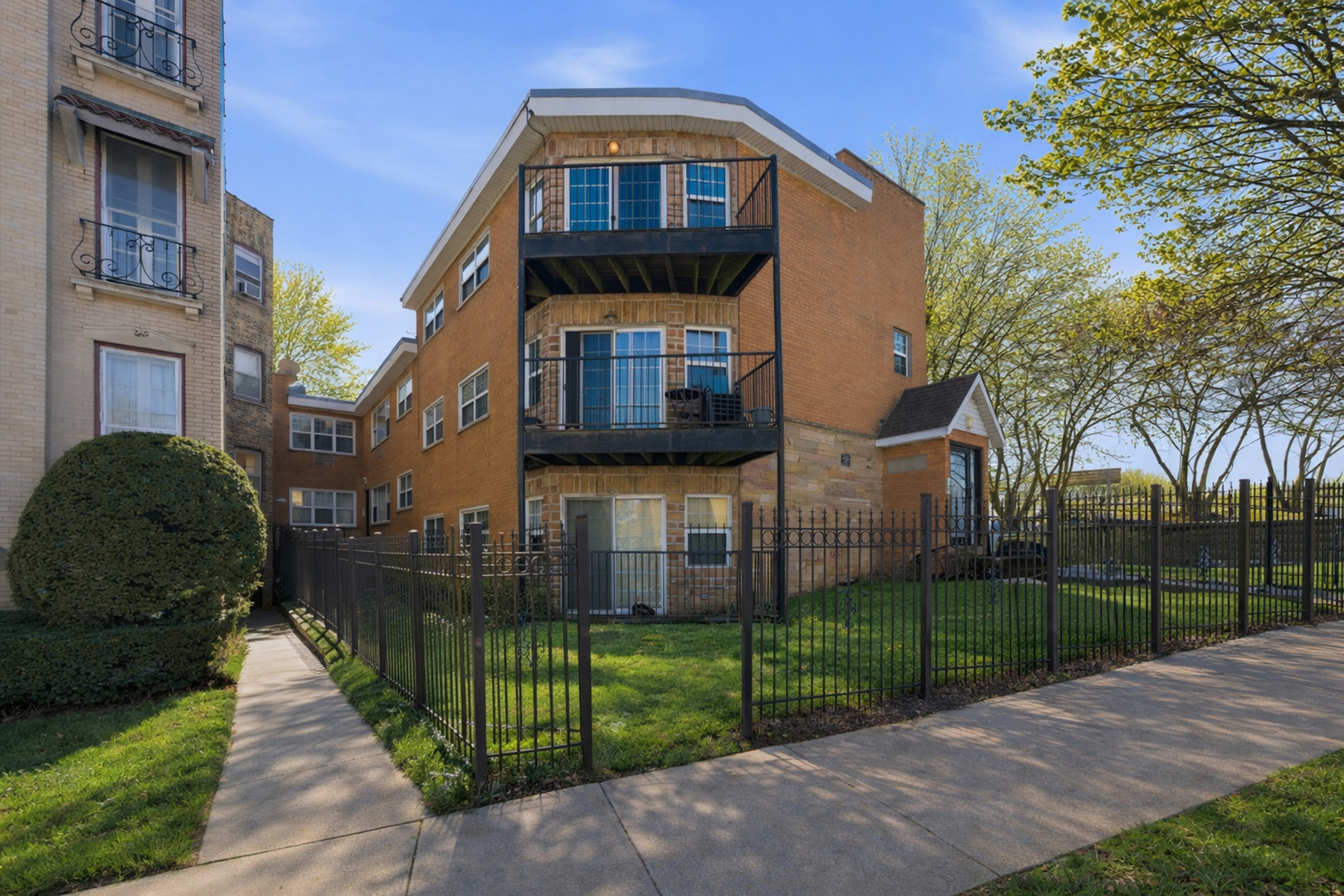 1937 W Pratt Boulevard 2N — photo