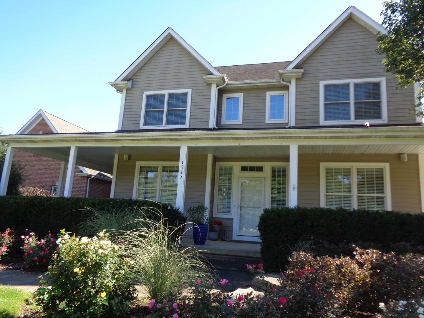 1915 W Cobblestone Lane — photo
