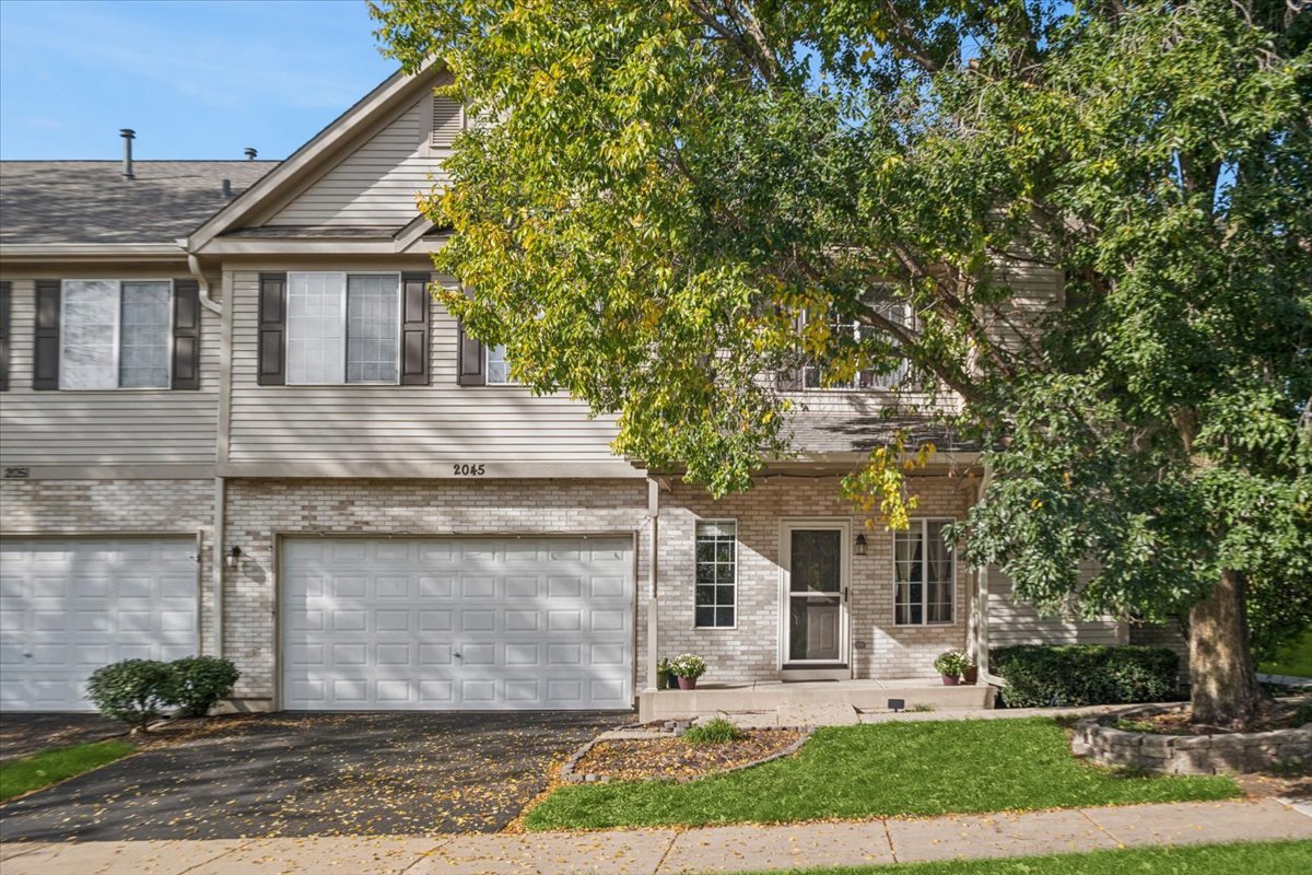 Home in Yorkville, IL 60560 — photo 2