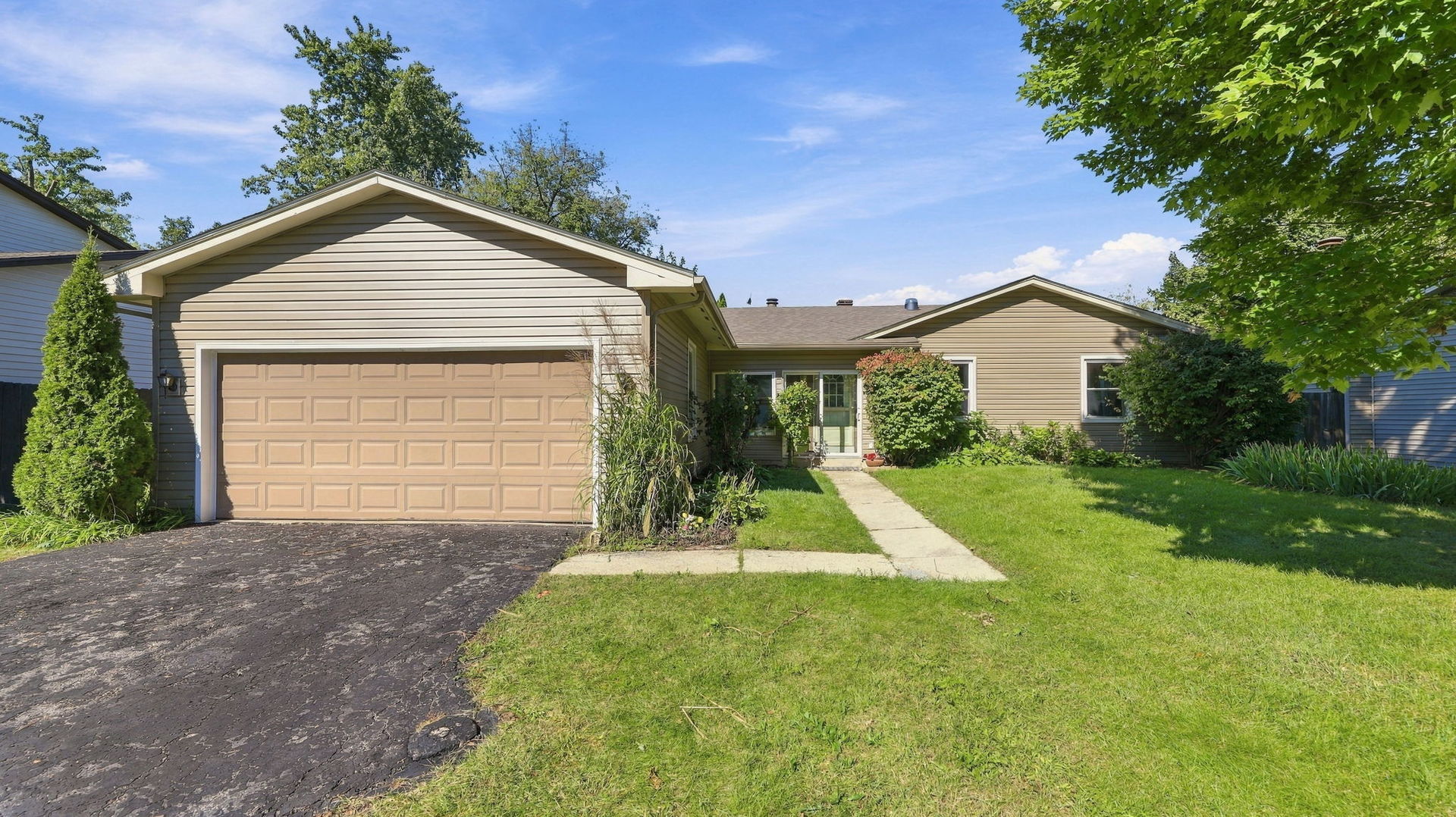 Home in Aurora, IL 60504 — photo 2