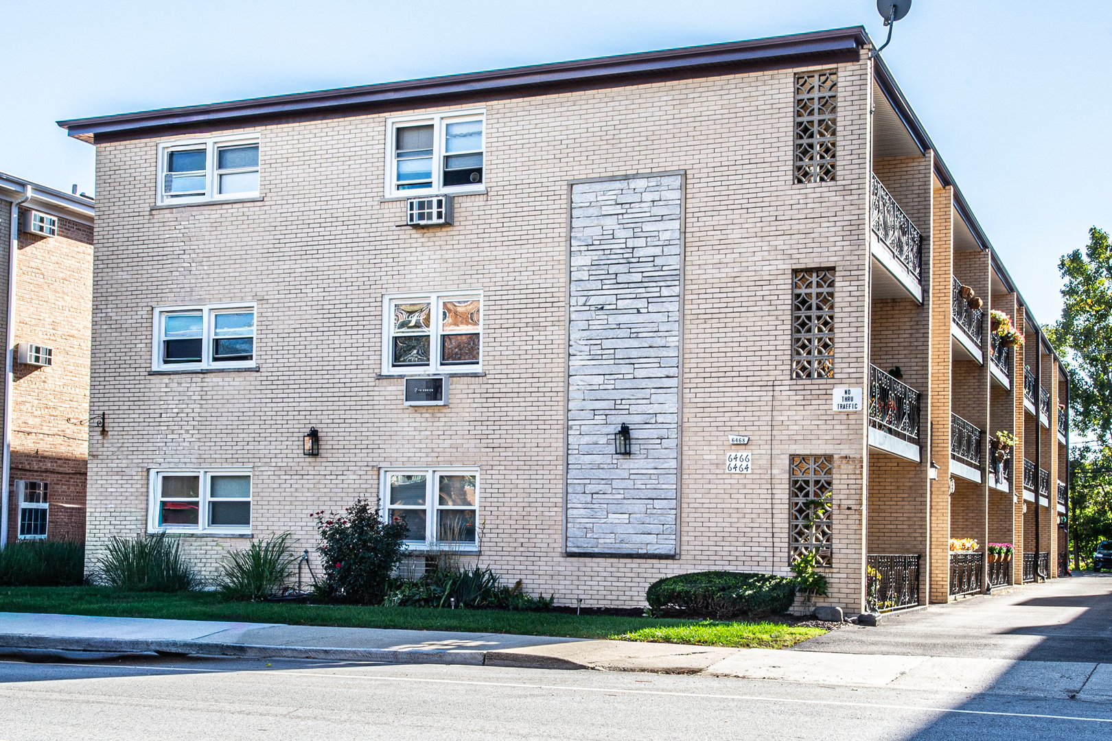 6464 N Northwest Highway 1E — photo