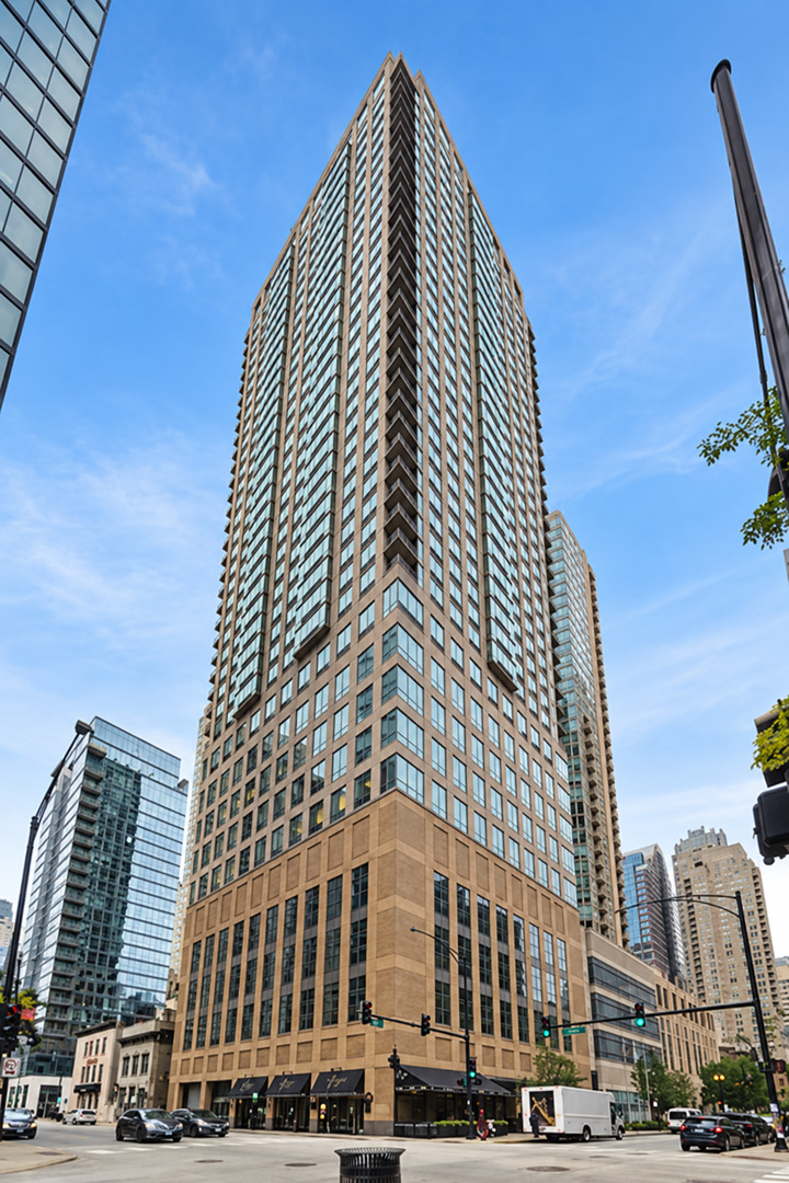 2 E Erie Street 3205 — photo