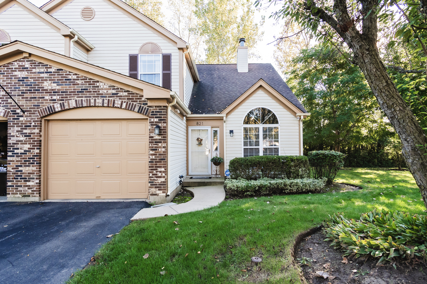 821 E Saratoga Circle — photo