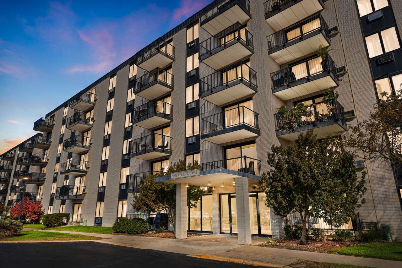 9098 W Terrace Drive Unit 6E — photo