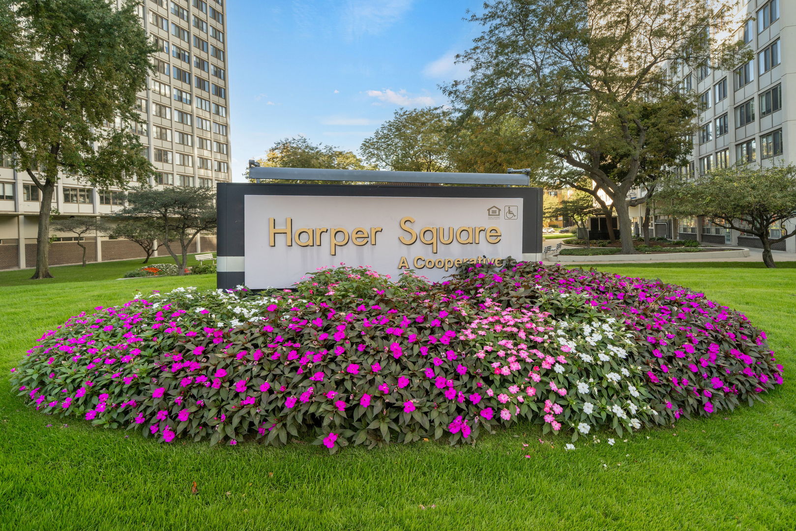 4800 S Lake Park Avenue Unit 2102 — photo