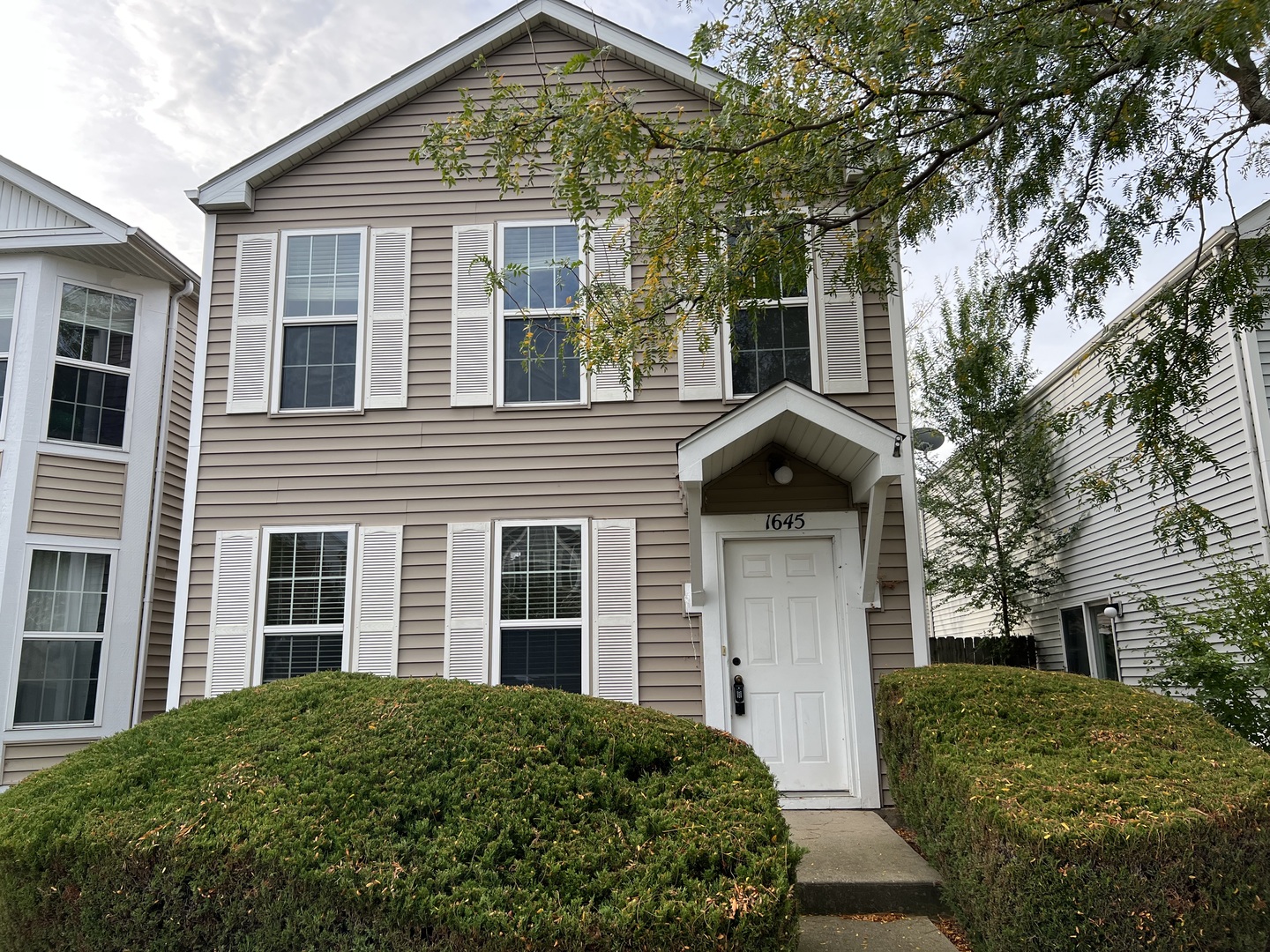 1645 Victoria Park Circle 1645 — photo