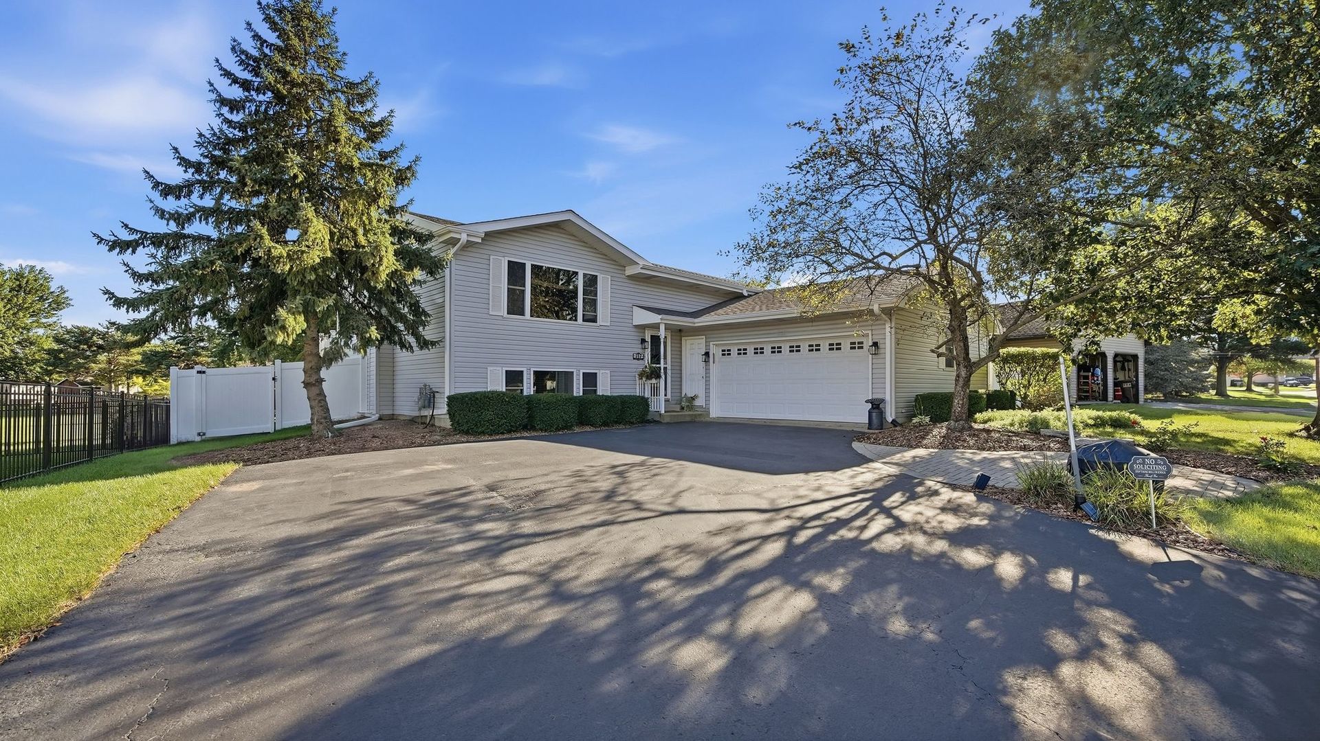 717 Lake Court — photo