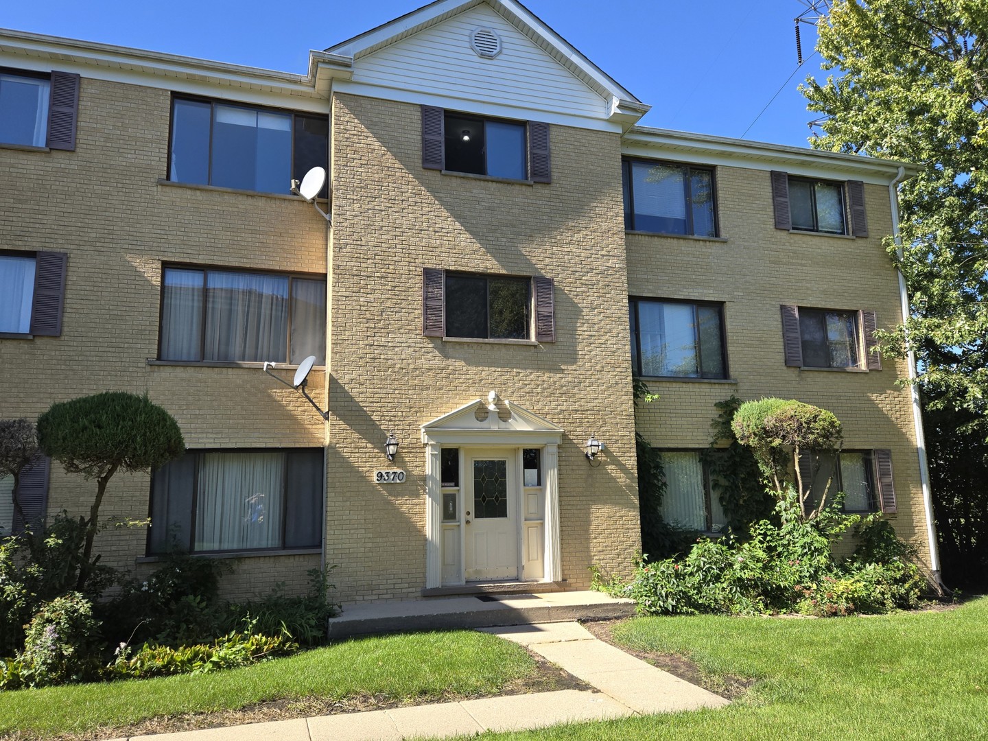 9370 Hamilton Court F — photo