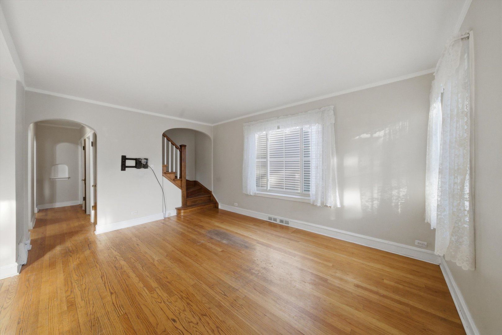 Home in Brookfield, IL 60513 — photo 3