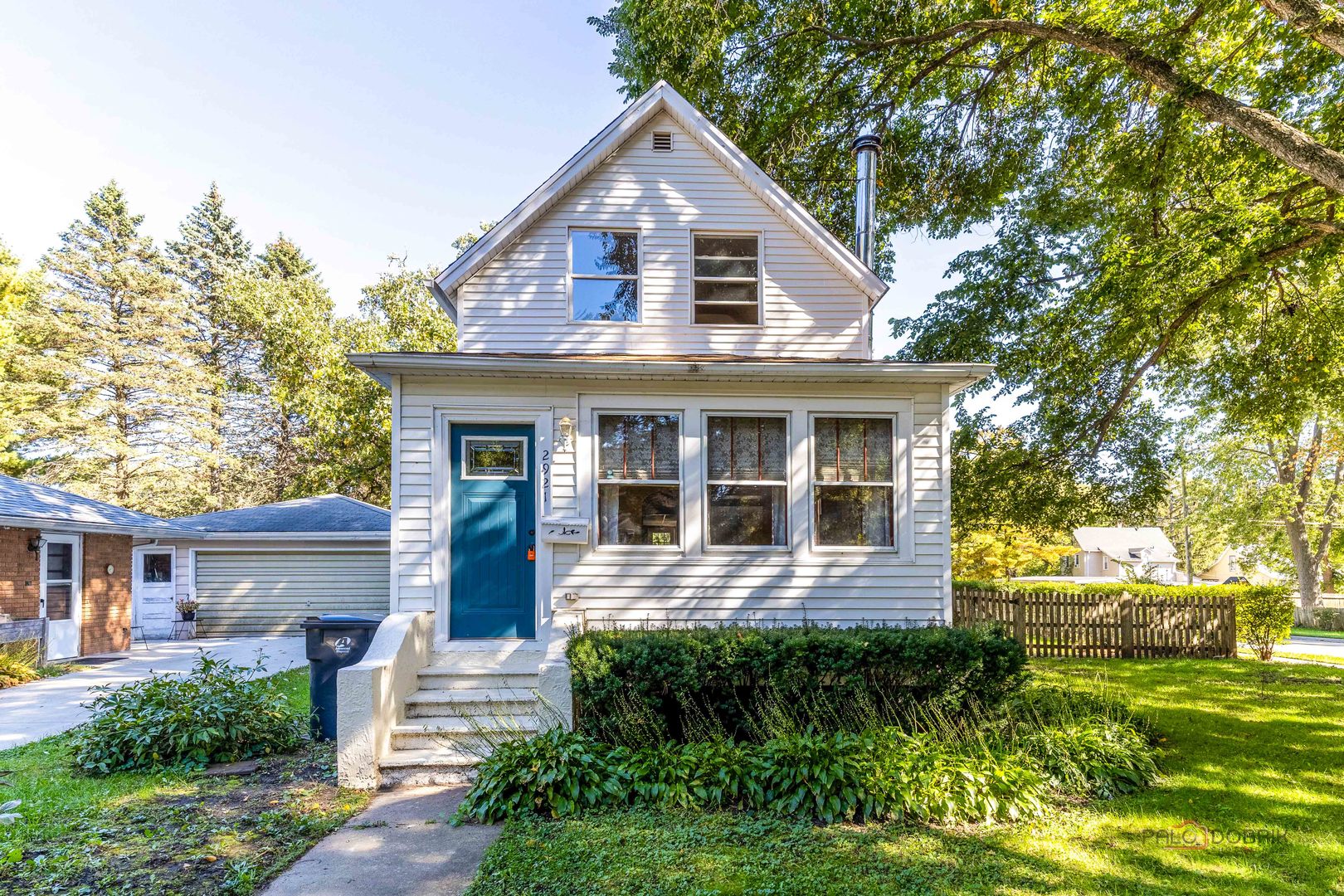 Home in Zion, IL 60099 — photo 2