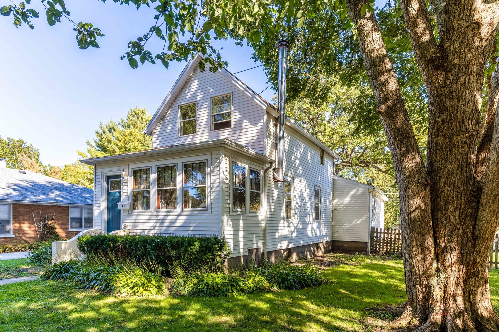 Home in Zion, IL 60099 — photo 3