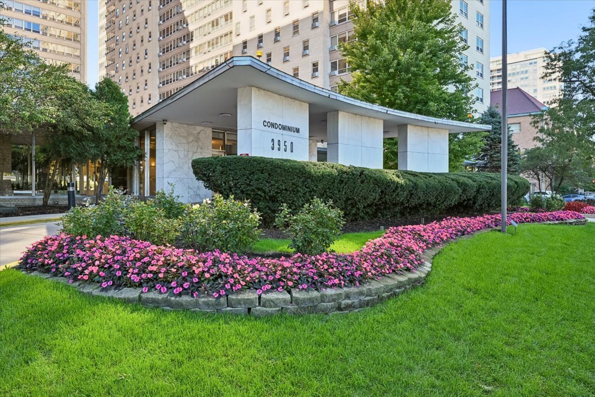 3950 N Lake Shore Drive 703 — photo