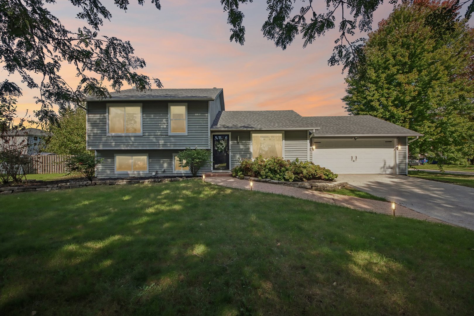 30W736 Whispering Winds Drive — photo