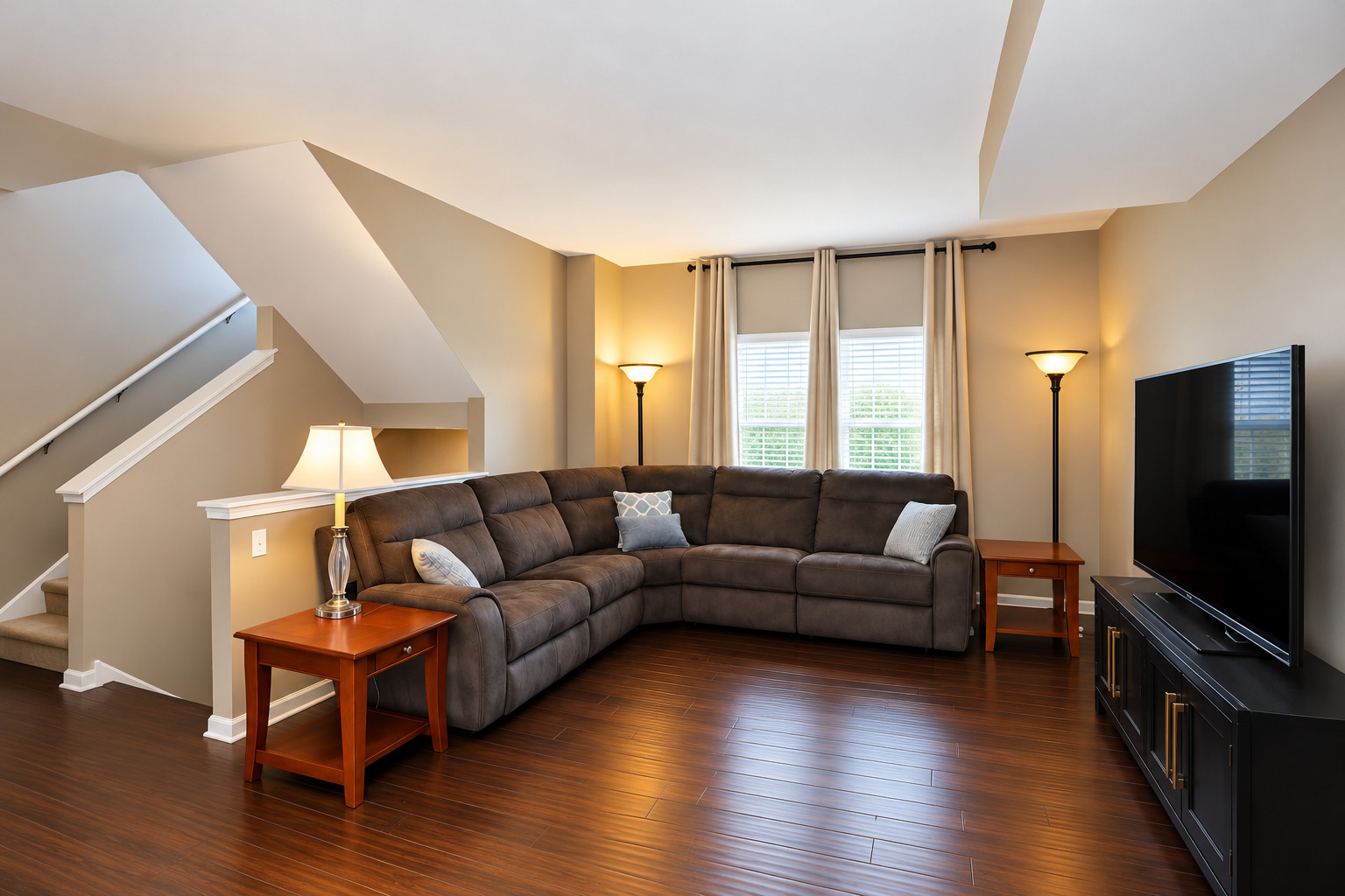 142 Lakeshore Drive — photo