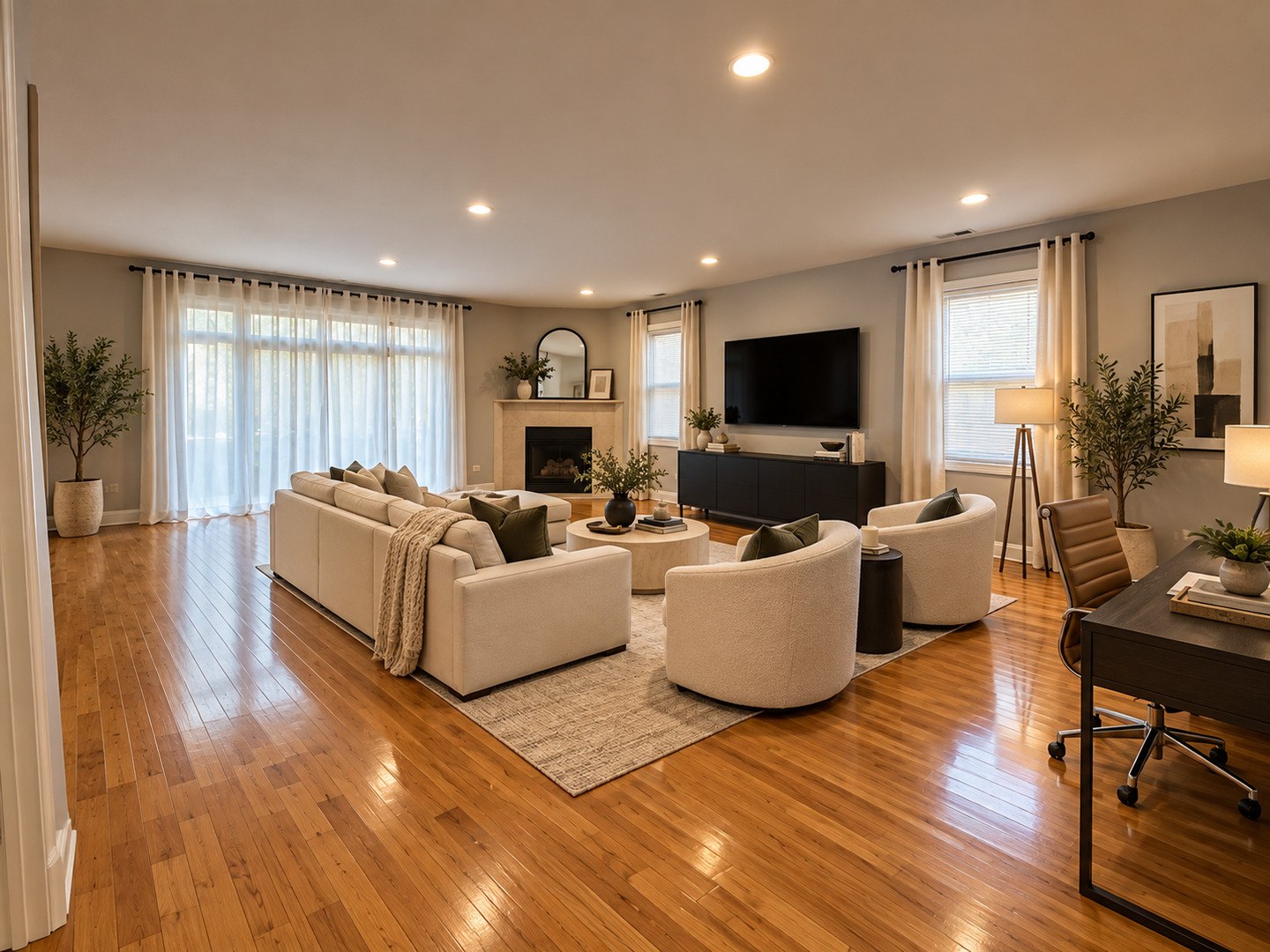 Home in Chicago, IL 60653 — photo 2