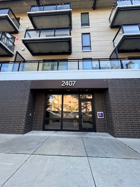 2407 W Eastwood Avenue 307 — photo