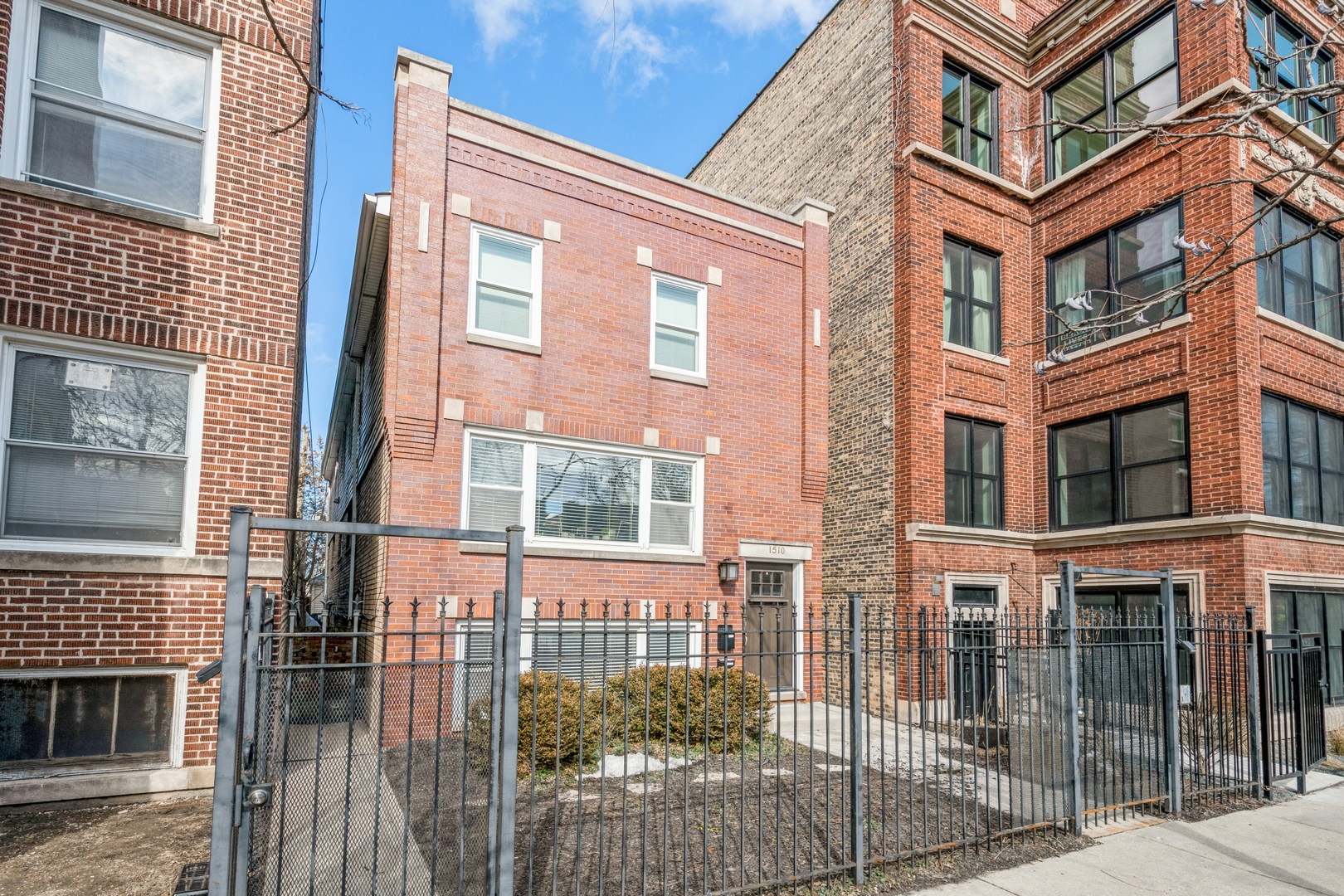 1510 W Addison Street G — photo
