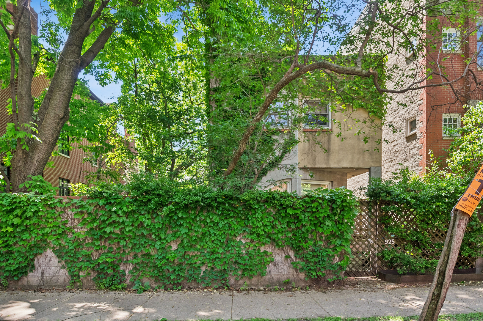 925 W Wolfram Street — photo