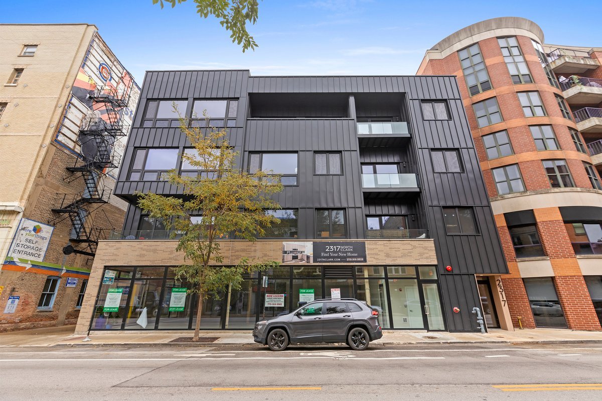 2317 N Clark Street 402 — photo