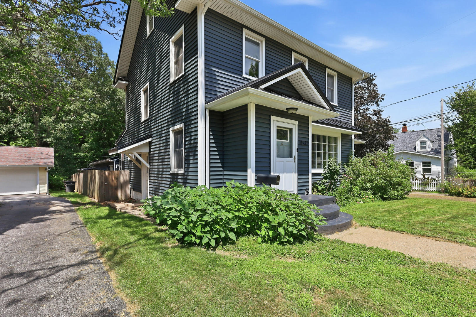Home in Rock Island, IL 61201 — photo 2
