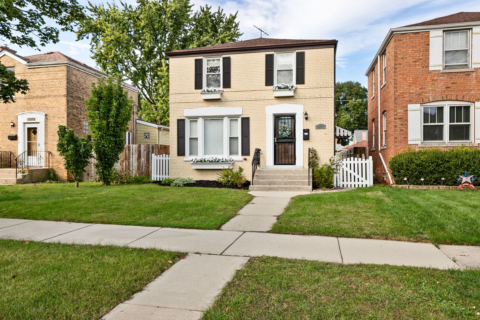Home in Chicago, IL 60656 — photo 2