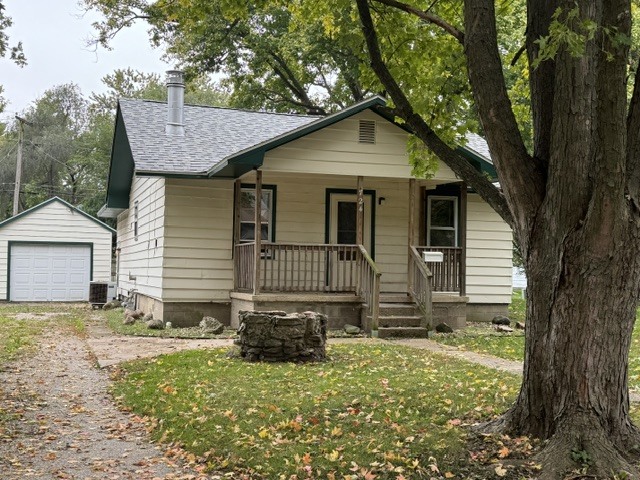 Home in Pontiac, IL 61764 — photo 2
