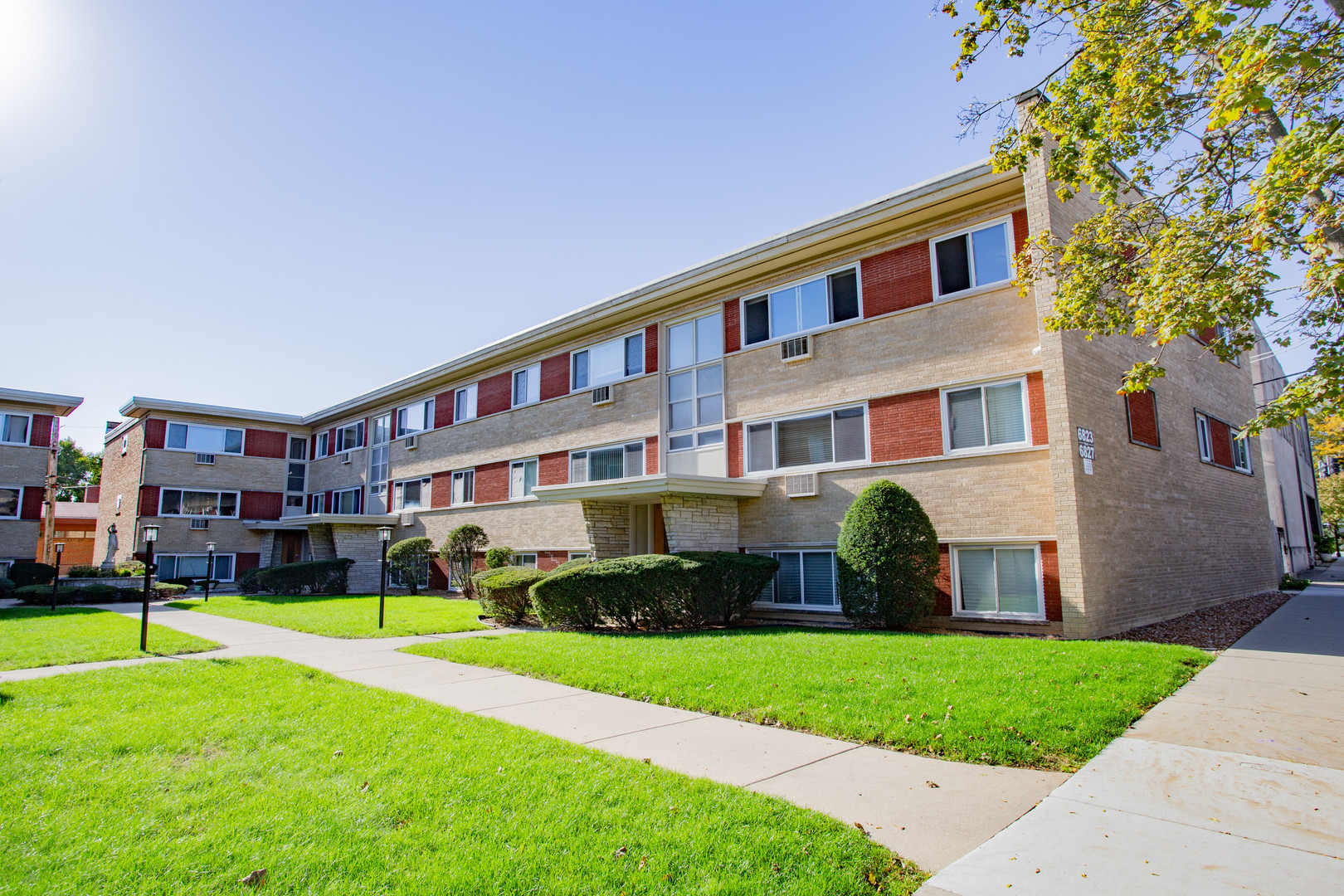 6827 W Raven Street Unit 2L — photo