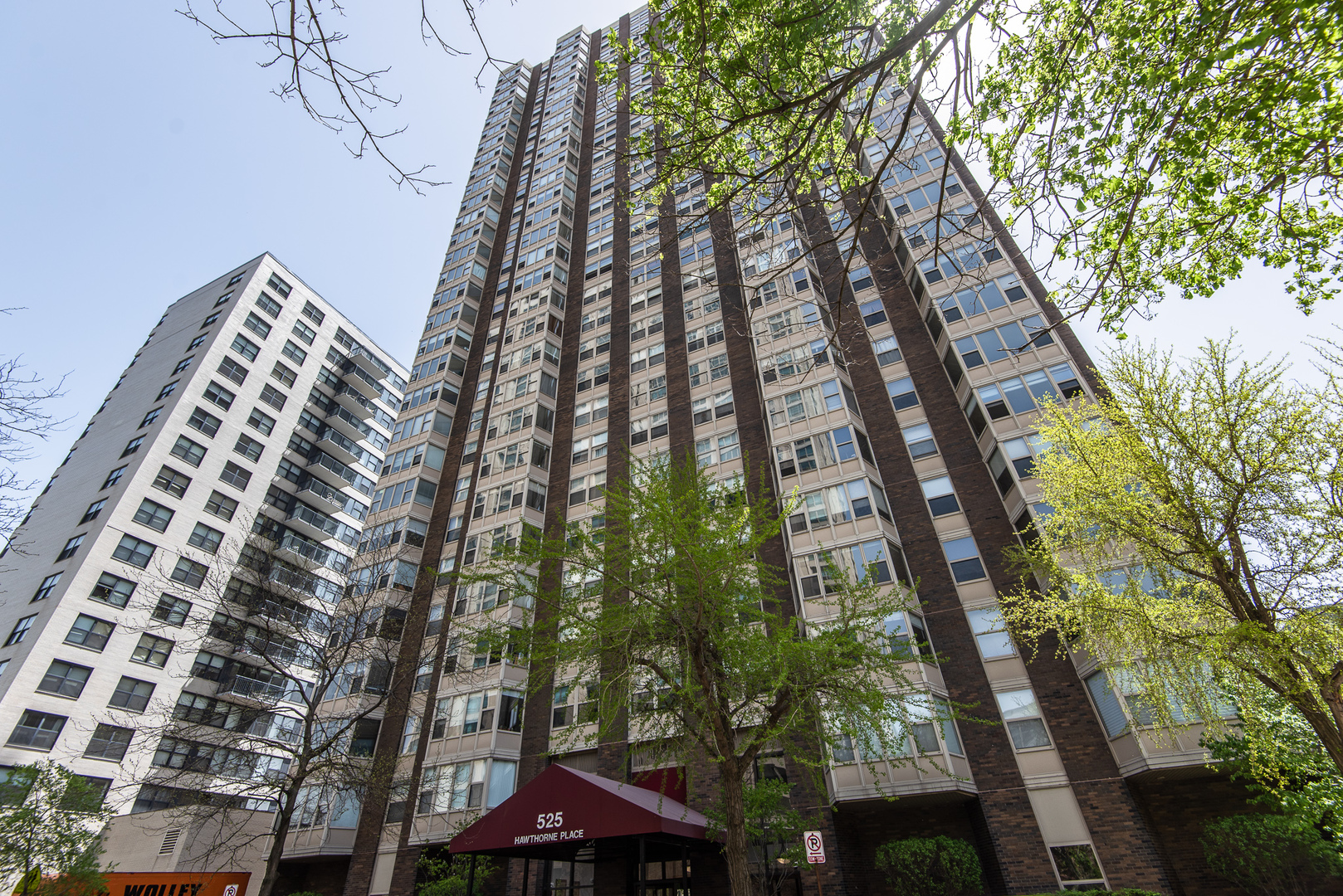 525 W Hawthorne Place Unit 2704 — photo