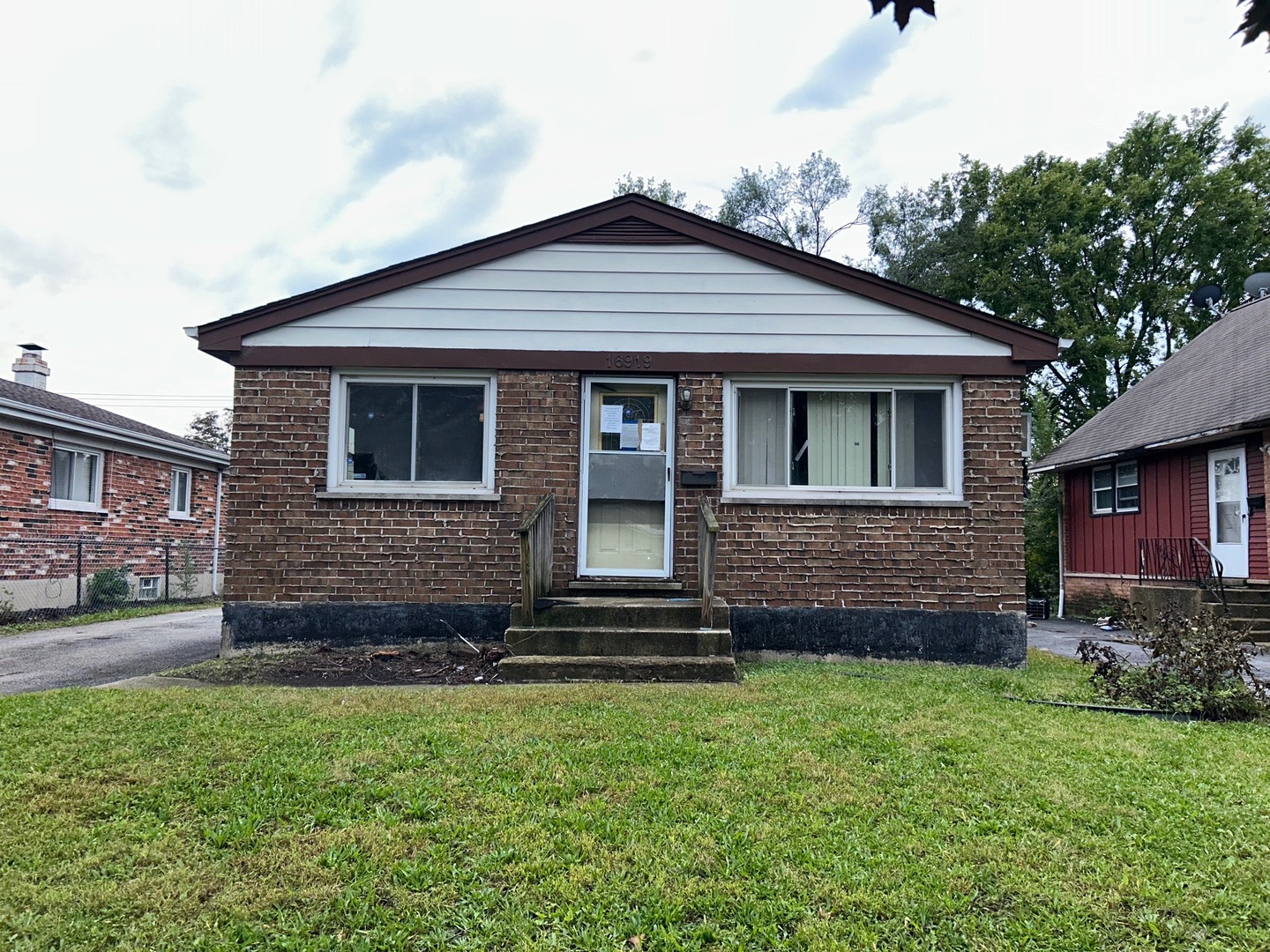 16919 Glen Oaks Drive — photo