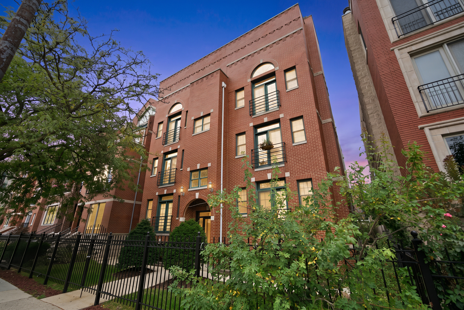 1916 W Belmont Avenue 3W — photo
