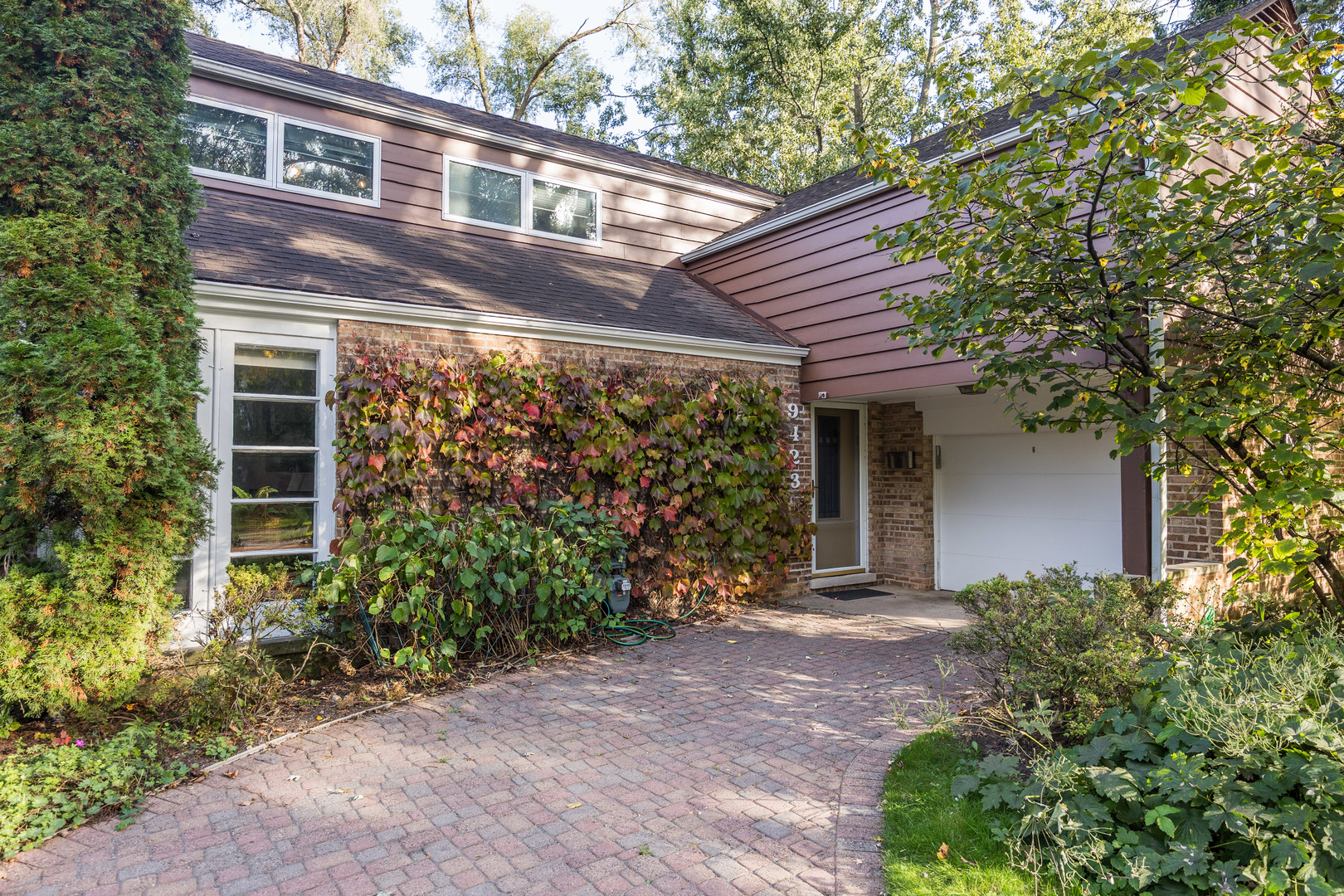 9423 Lincolnwood Drive — photo