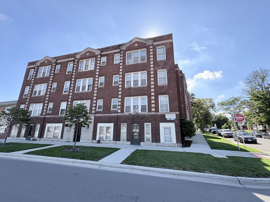 3207 Clarence Avenue Unit Ab — photo