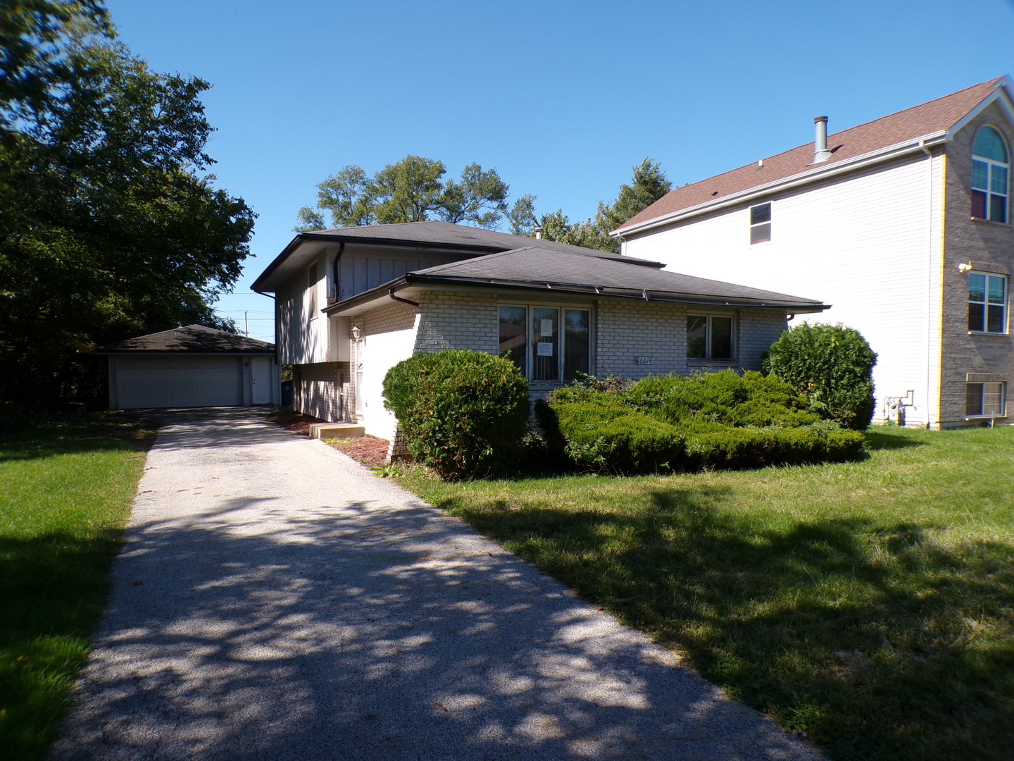 16614 Finch Avenue — photo