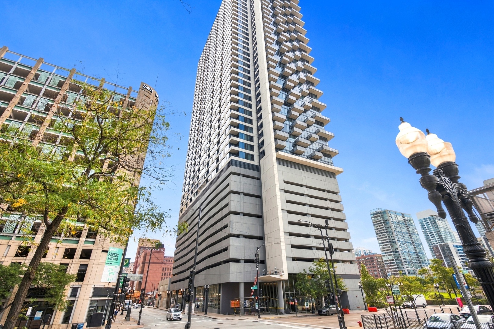 235 W Van Buren Street Unit 4013 — photo