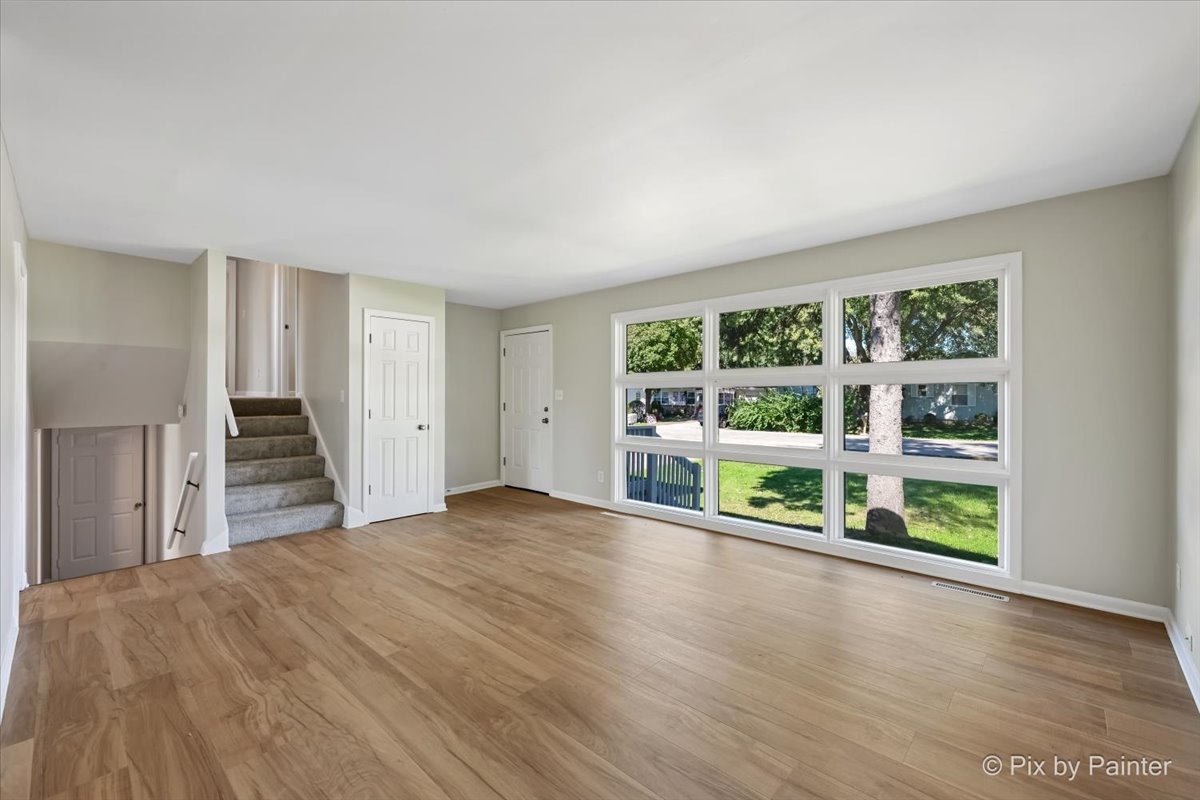 Home in McHenry, IL 60050 — photo 2