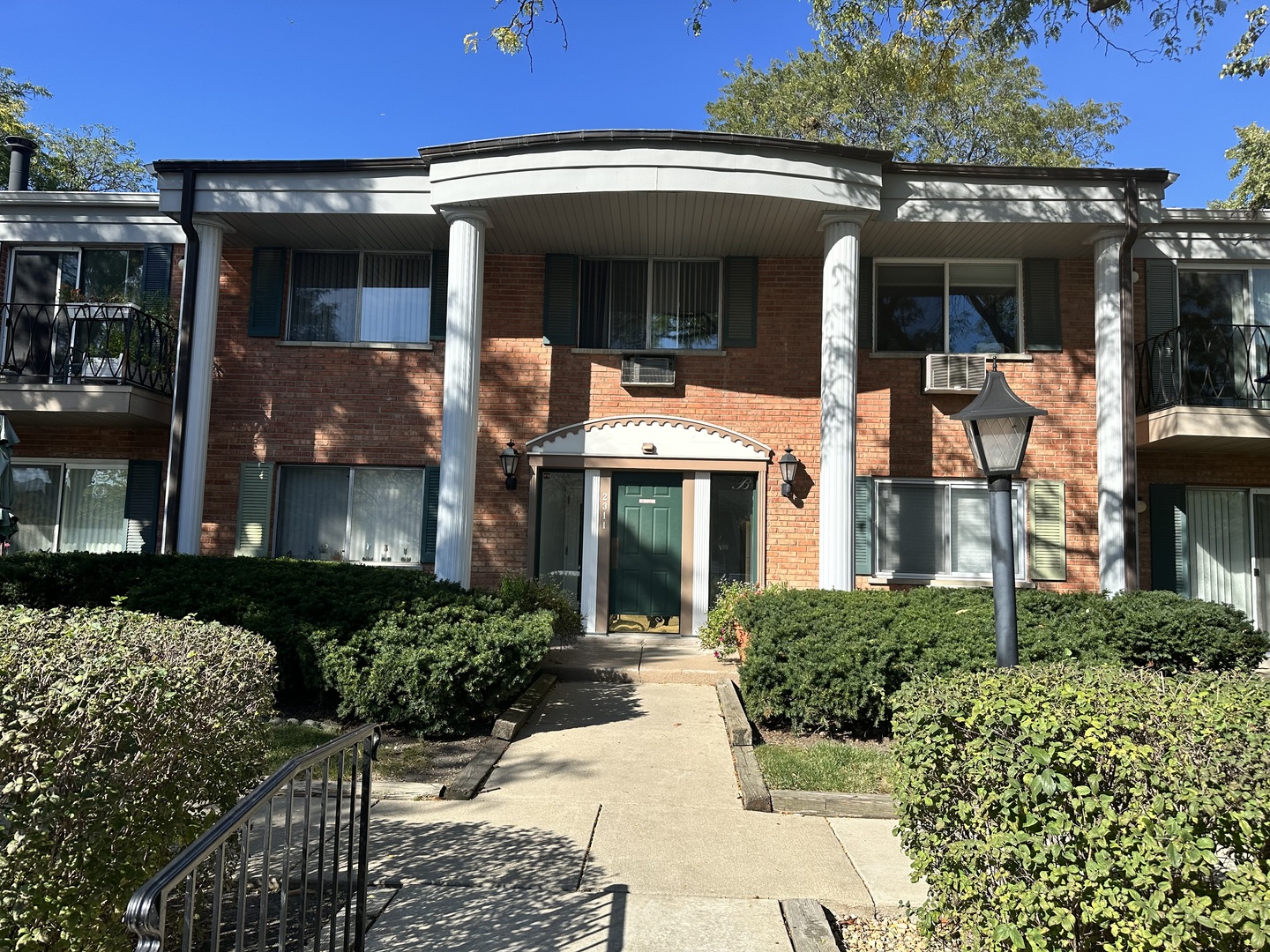 2311 S Goebbert Road S Unit B102 — photo