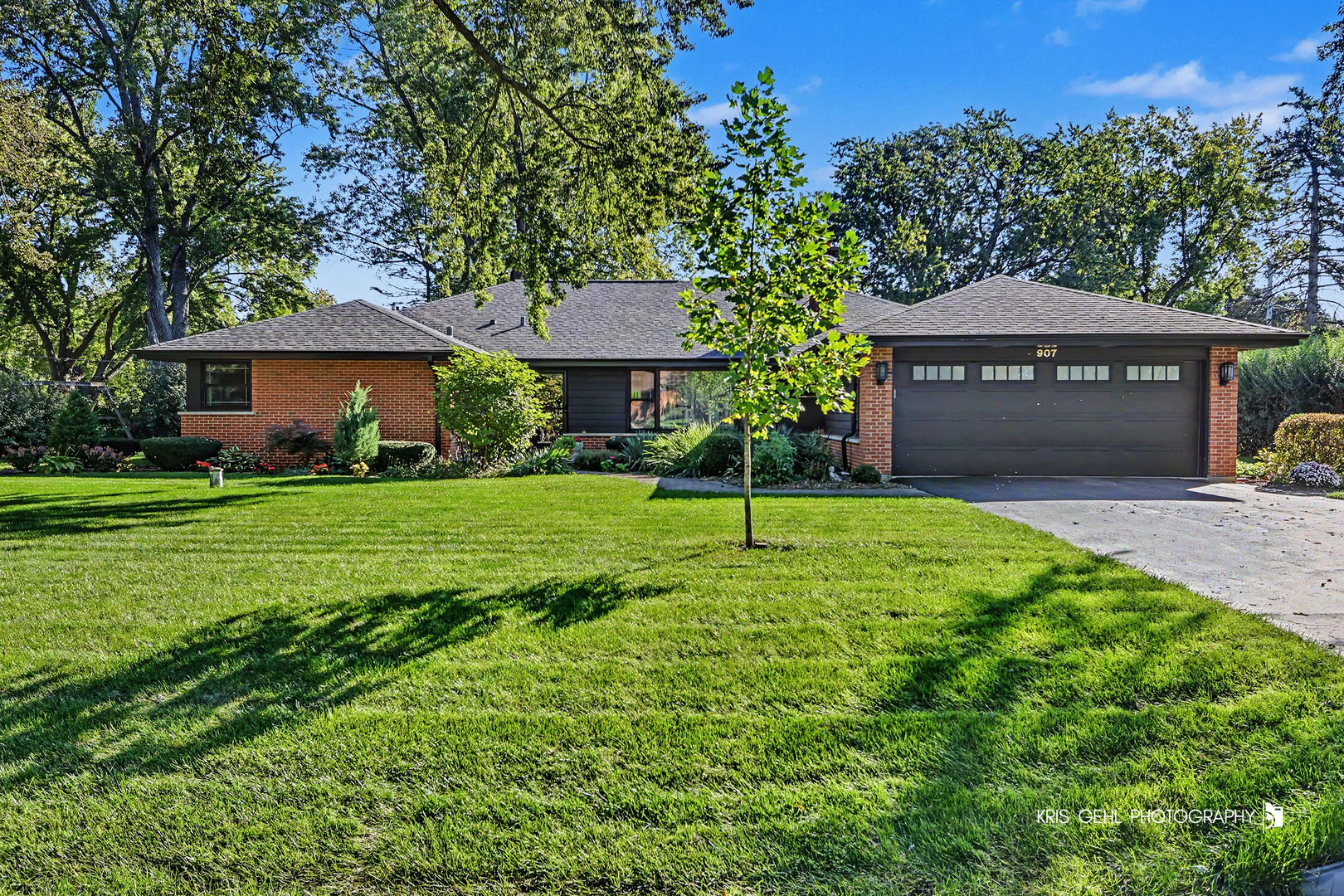 907 Sherwood Drive — photo