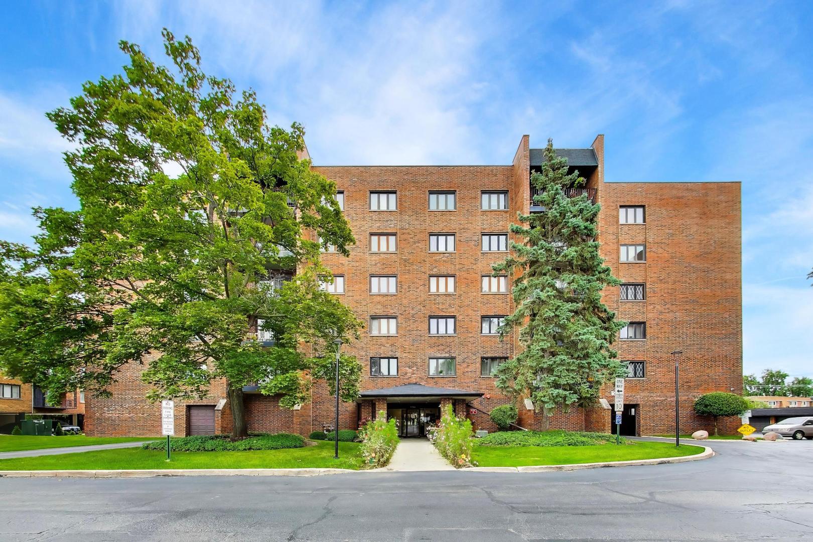 9346 Landings Lane 406 — photo