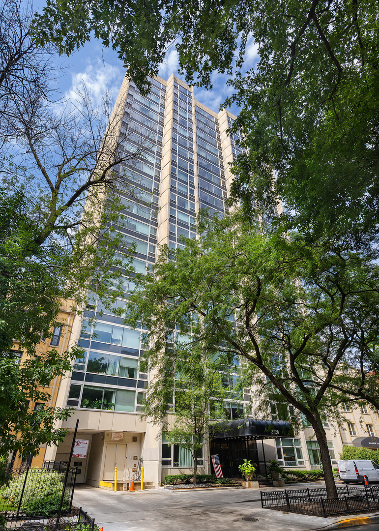 2728 N Hampden Court Unit 203 — photo