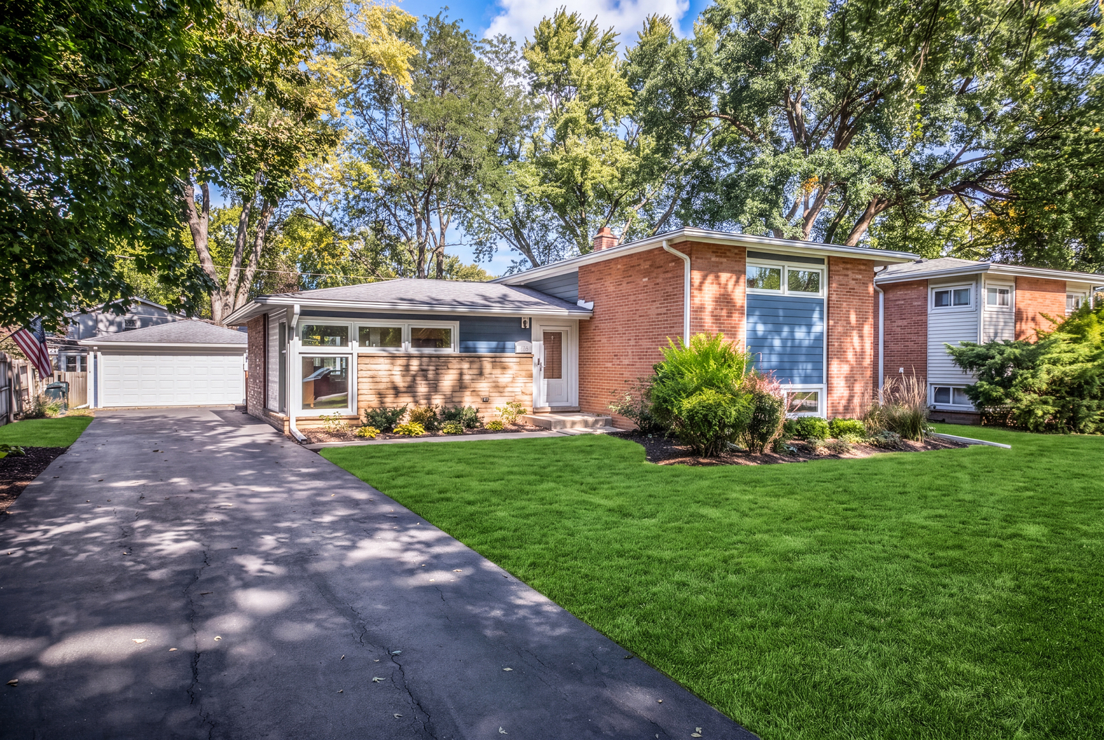 252 W Pleasant Hill Boulevard — photo