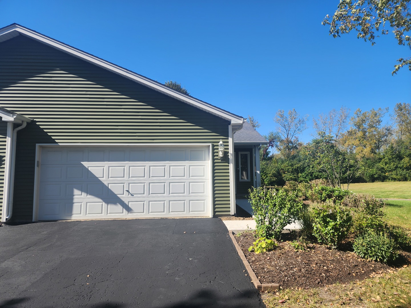 30 S Walnut Drive — photo