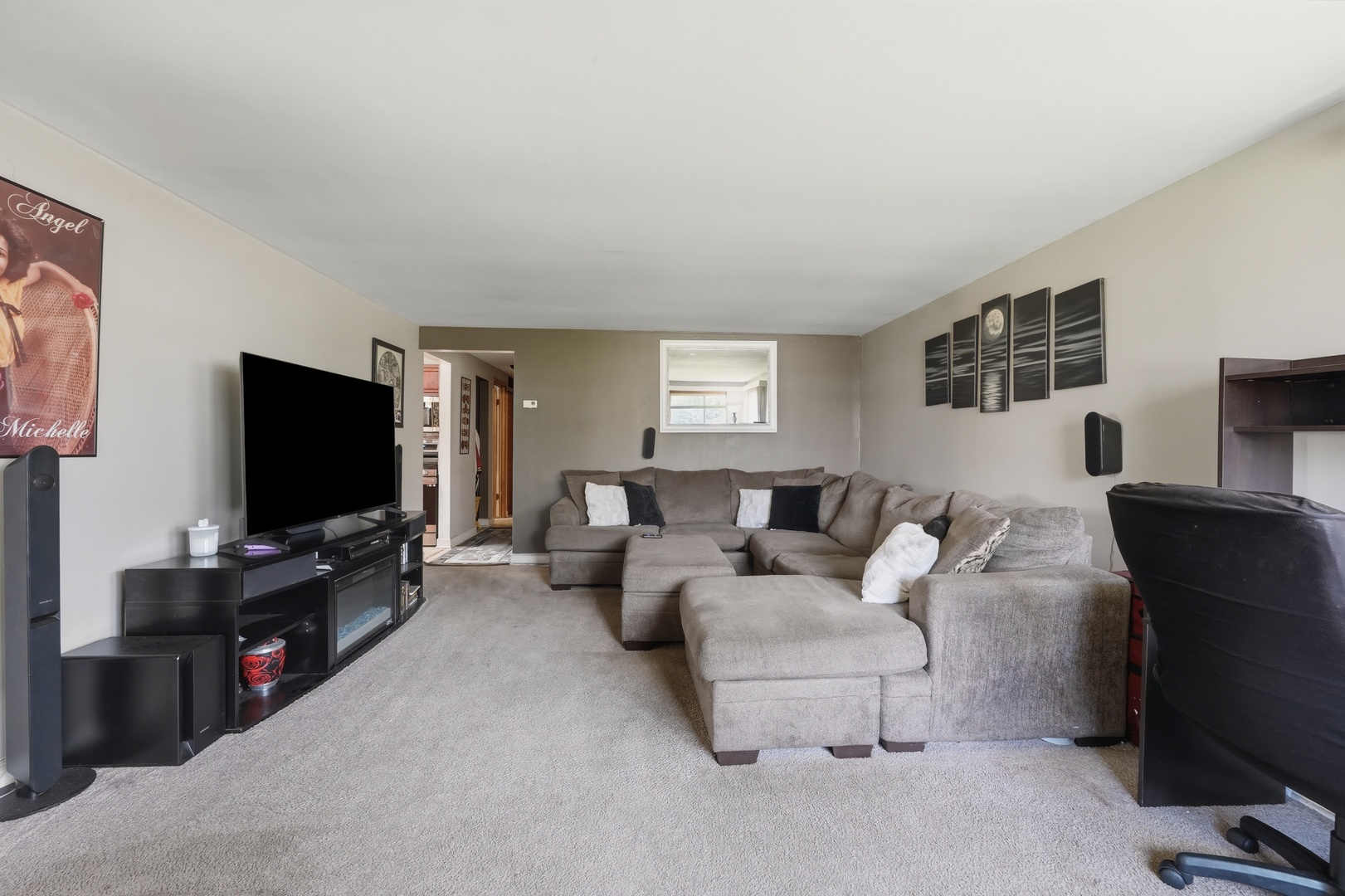 Home in Robbins, IL 60472 — photo 3