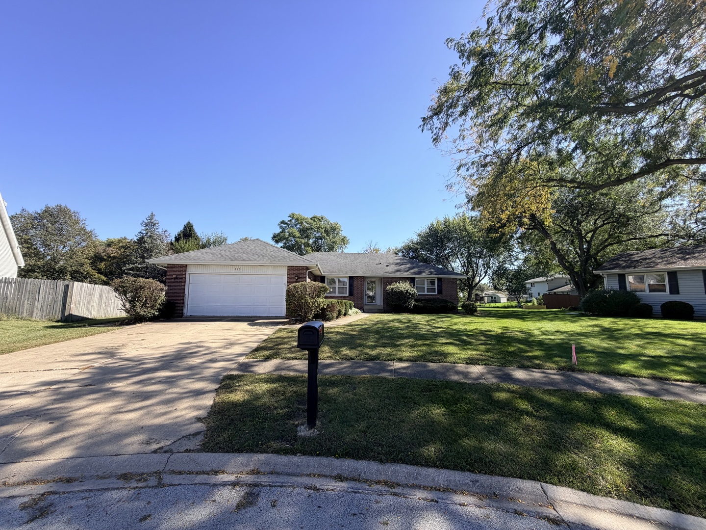 690 E Vicksburg Court — photo