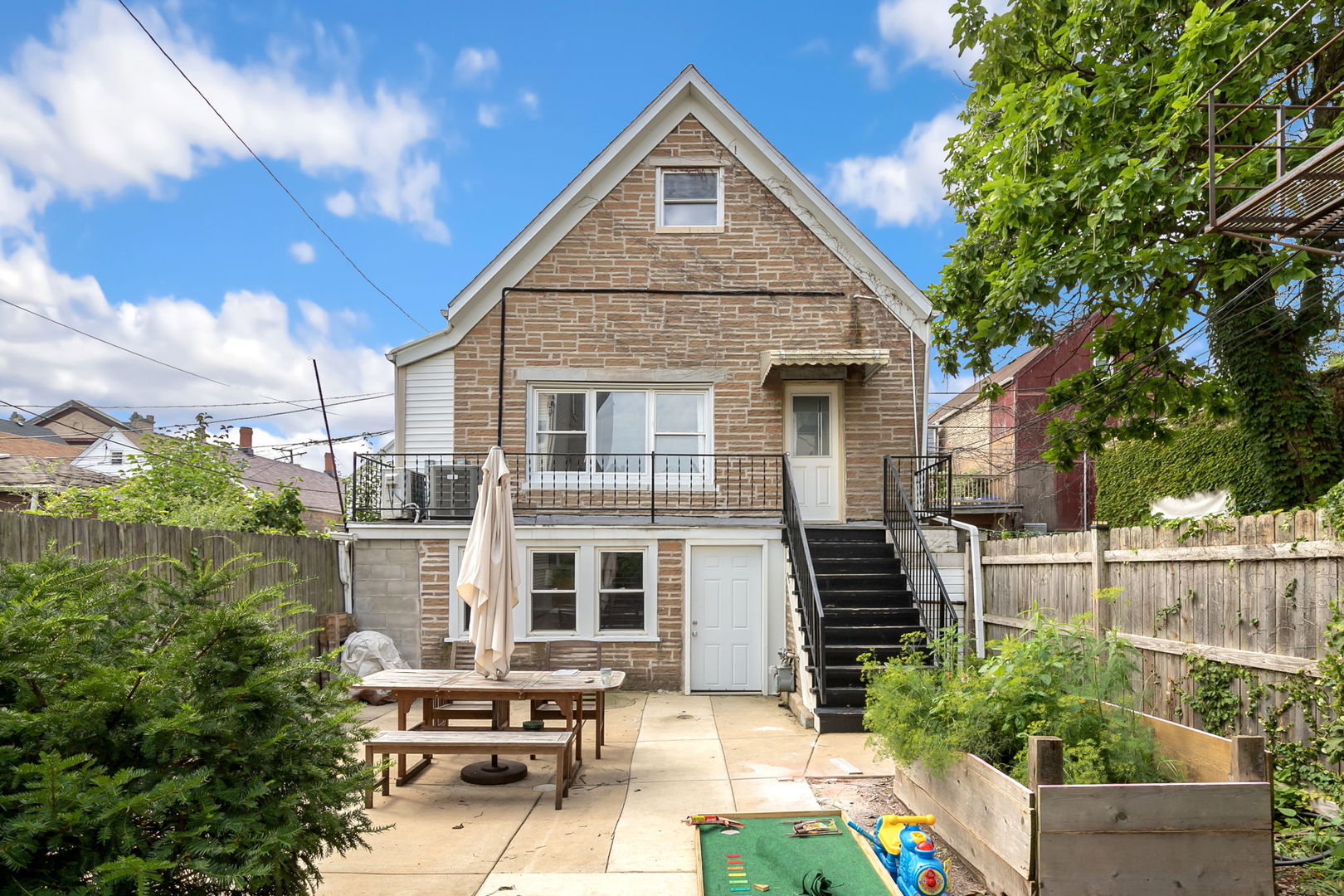 941 W 32nd Street — photo