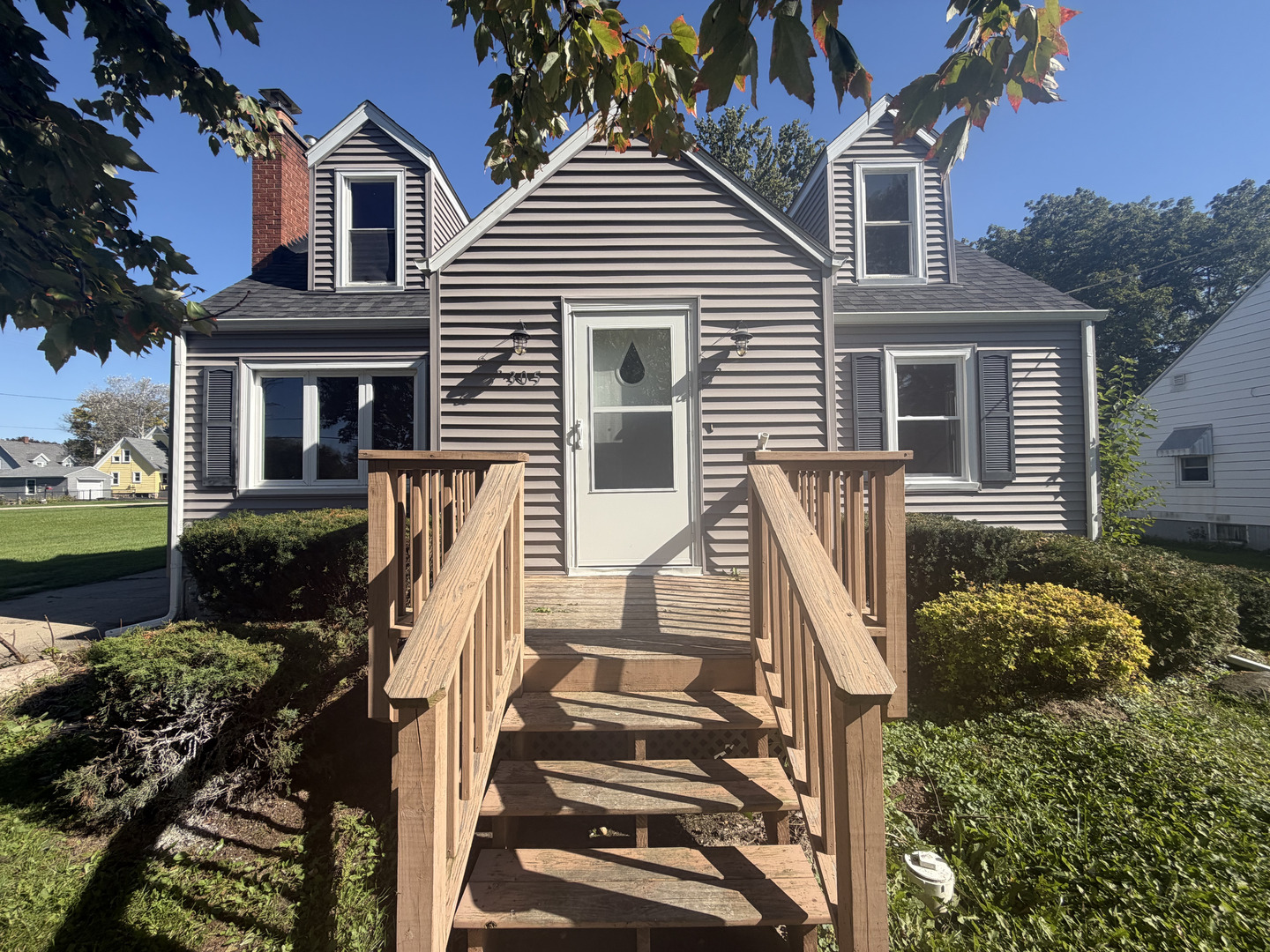 305 W Metzen Street — photo